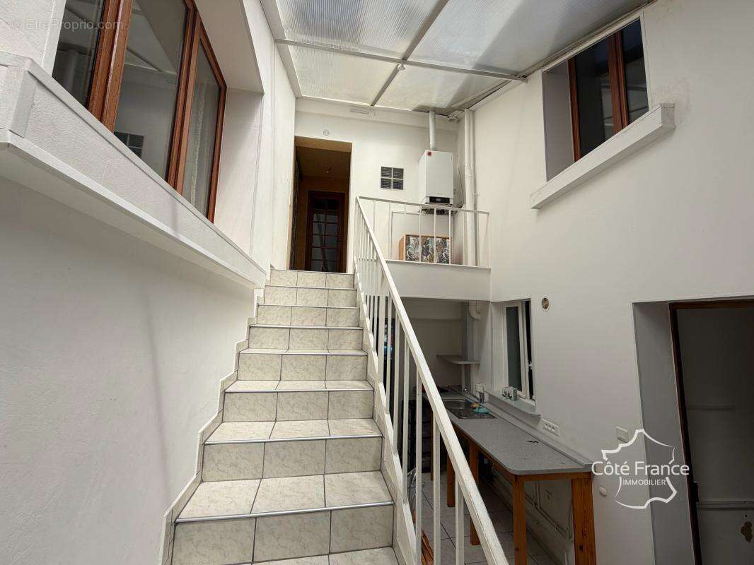 Magnifique maison en pierre de taille   Charme atypique et b - photo 6