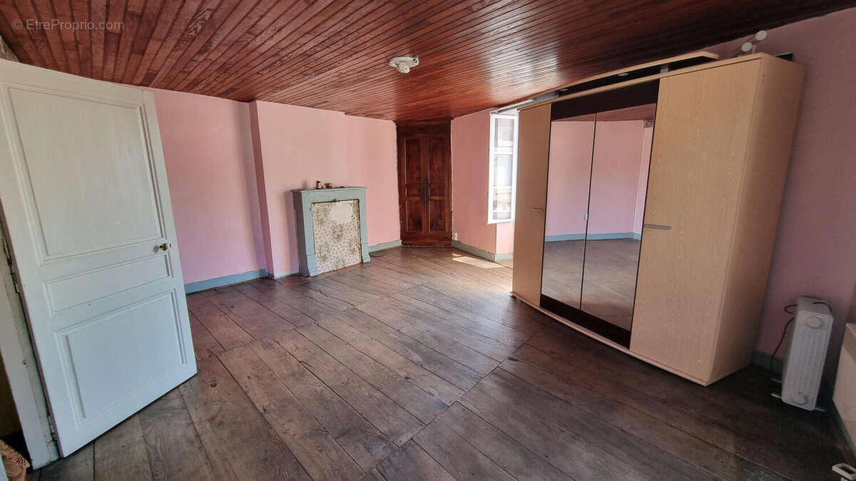 Maison 112 m² à Javerlhac-Et-La-Chapelle-Saint-Robert  - photo 7