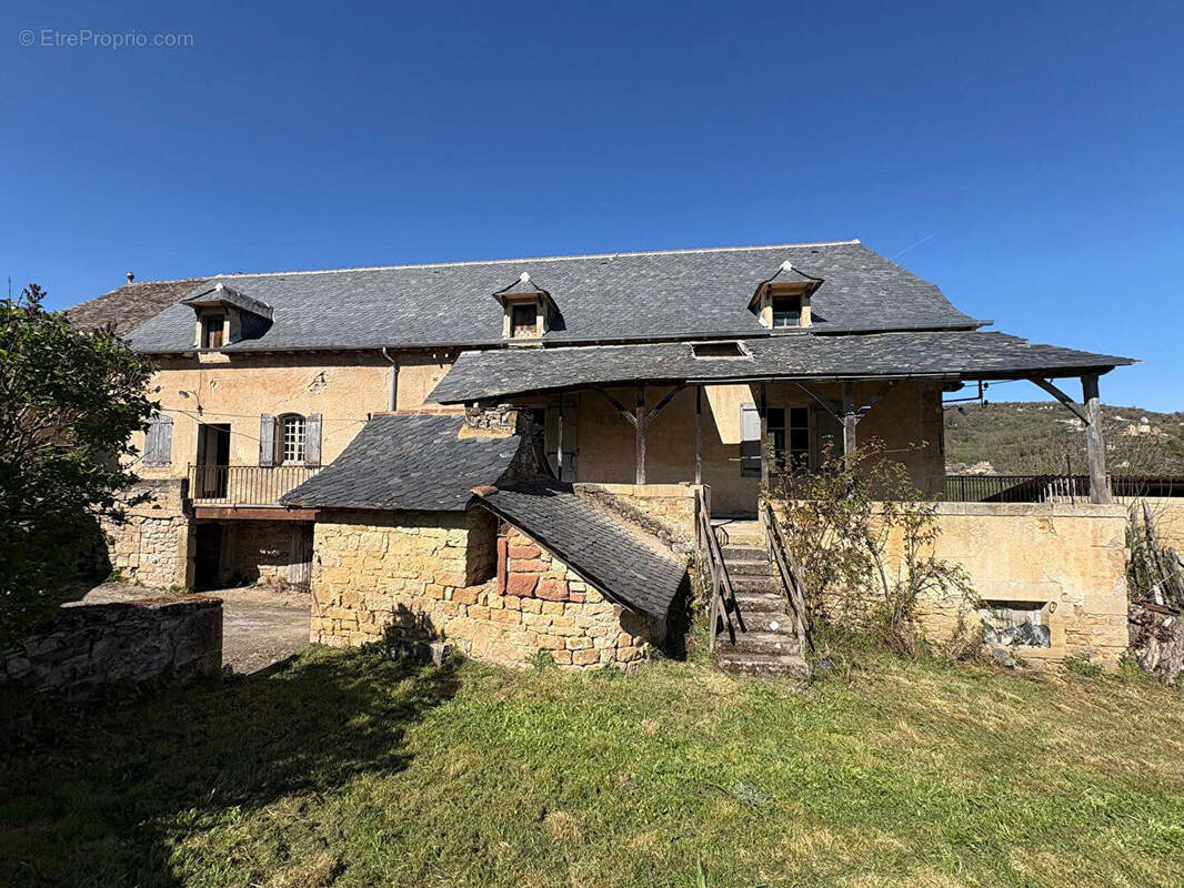 SALLES-LA-SOURCE: Maison de caractère  avec dépendances + jardin - photo 1
