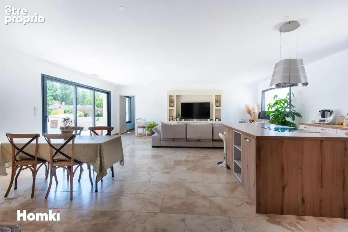 Maison/Villa T5 de 134 m² à L'Isle-sur-la-Sorgue 84800 - photo 8