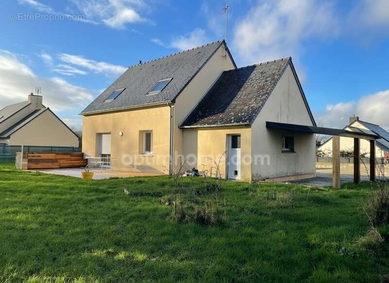 Maison à PLOUNEVEZ-QUINTIN