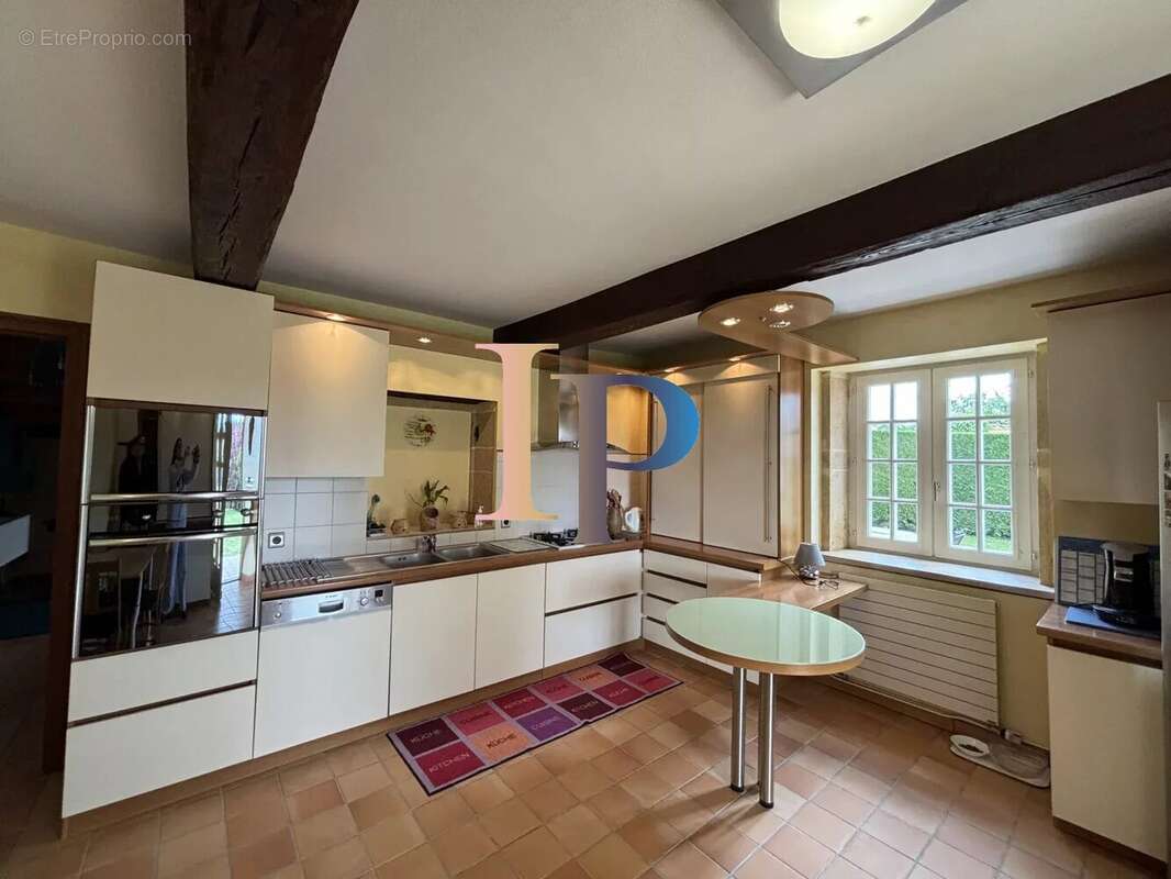 Maison à POUILLY-SOUS-CHARLIEU