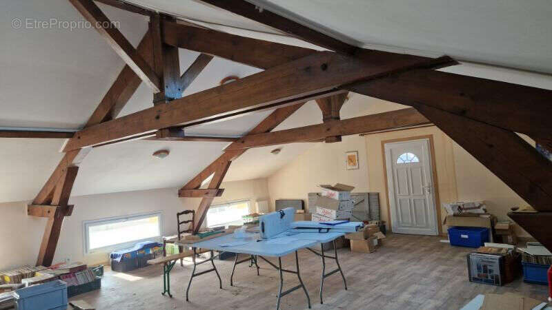 Local commercial Viriat 227 m² dont 95 m2 surface de vente - photo 9