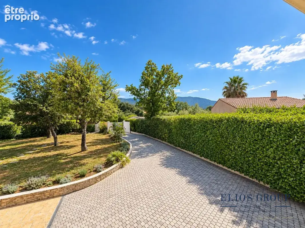 Maison 7 pièces 190 m² à vendre à Nans-Les-Pins (83860) - photo 3