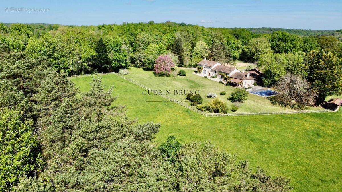 Maison à SAINT-FELIX-DE-BOURDEILLES