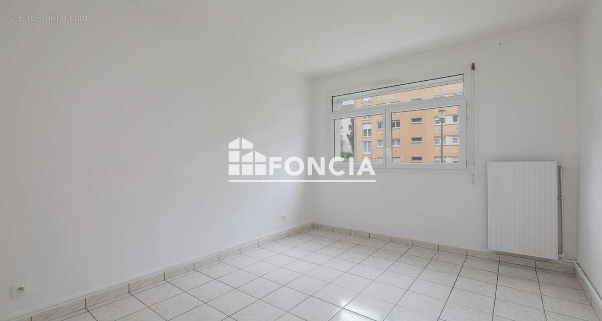 Appartement à PETIT-COURONNE