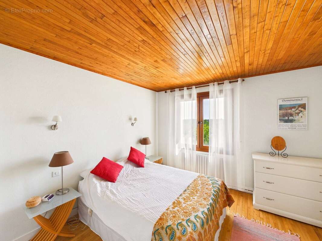Belle maison de caractère avec vue spectaculaire, piscine et plus d’un hectare de terrain, entre Ruffec et Mansle - photo 10