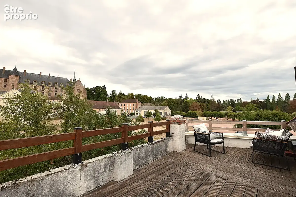 Maison de ville atypique avec terrasse, vue sur la besbre : - photo 15