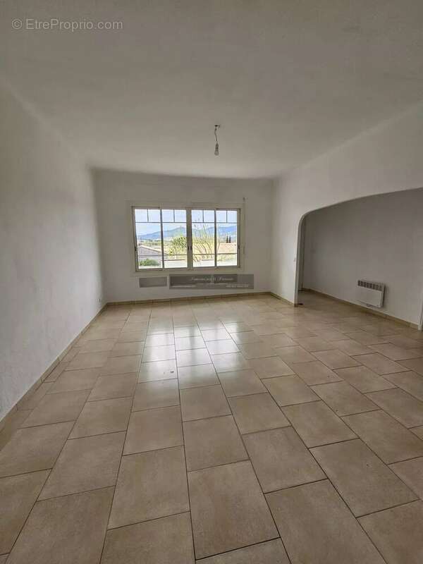 Appartement à PUGET-SUR-ARGENS