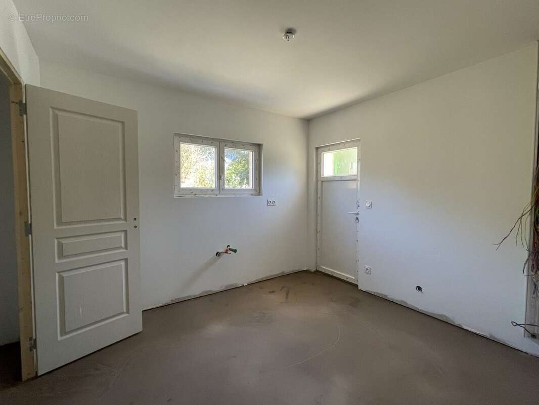 Maison 100 m² à Ambrieres-Les-Vallees  - photo 9