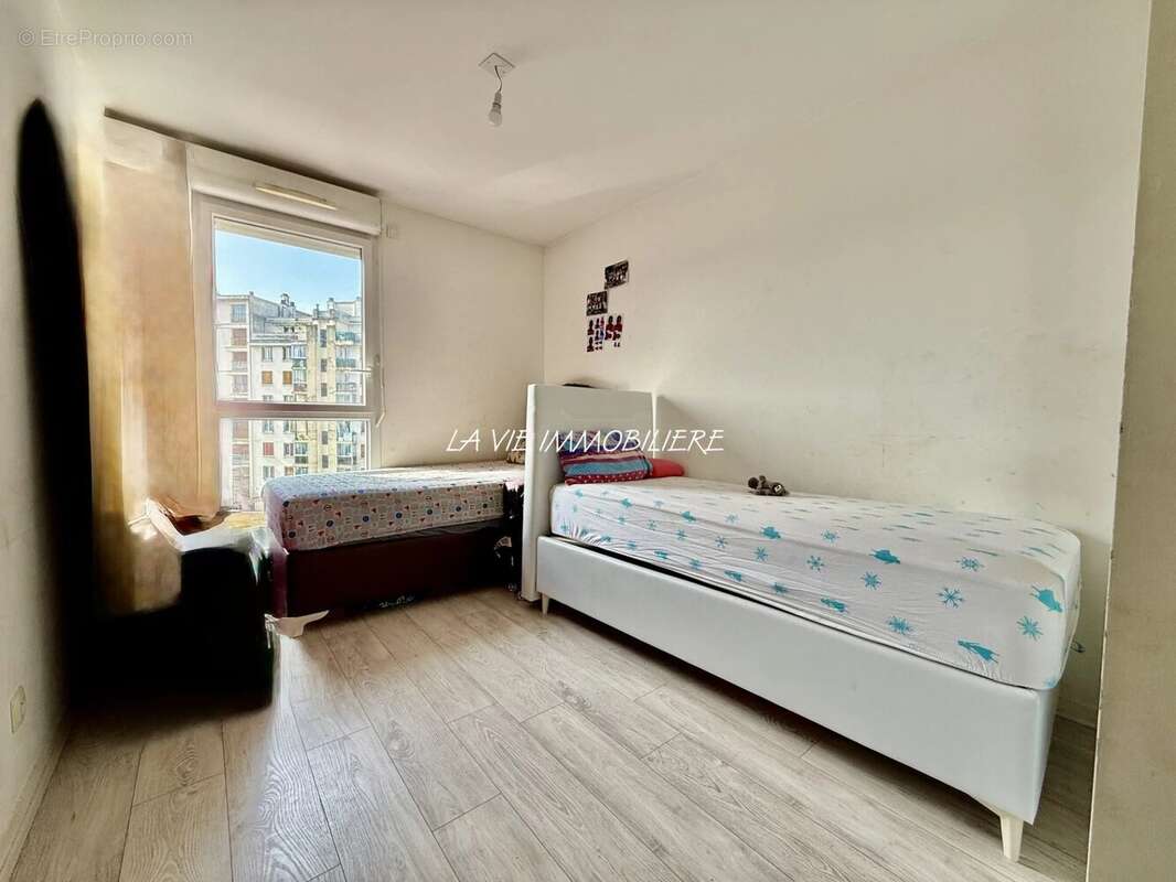 Appartement à LES PAVILLONS-SOUS-BOIS