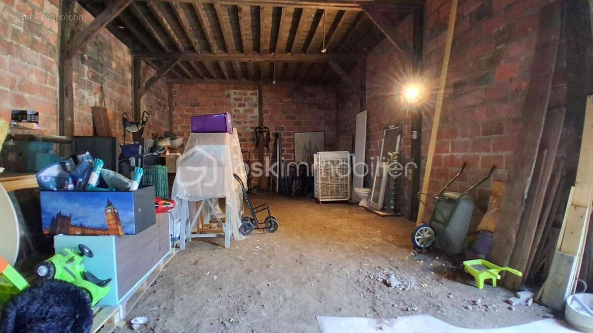 Maison de 71m² +(buanderie de 30m²+dependance de 70m² avec possibilite d'amenagement). terrain 703m² - photo 14
