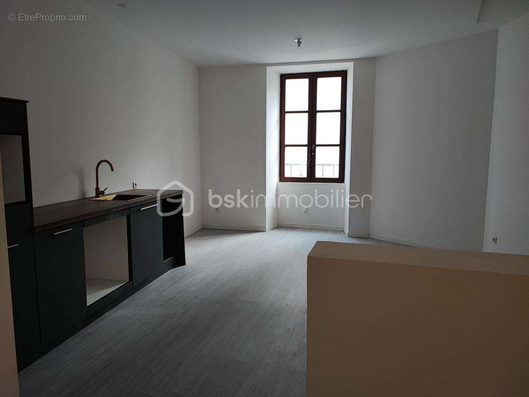 Maison à EYMOUTIERS