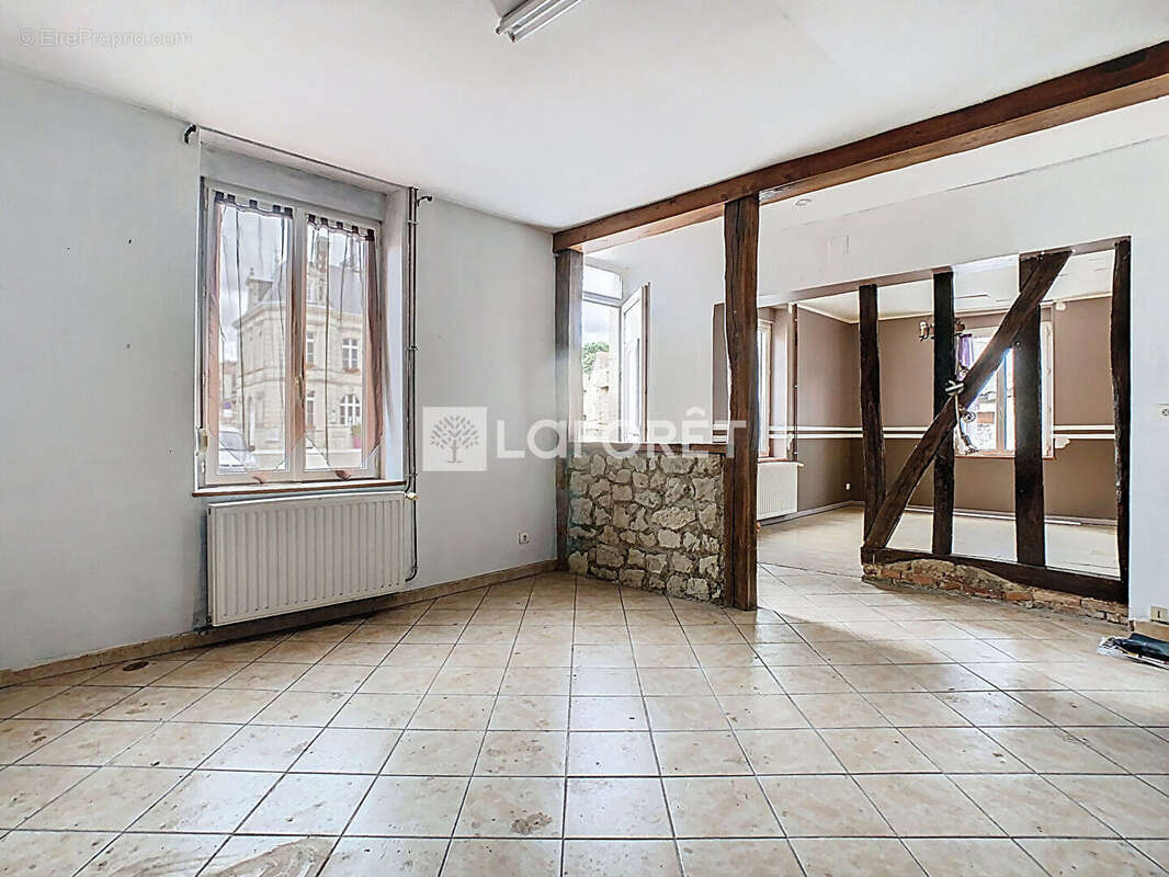 Maison à LA NEUVILLE-AU-PONT