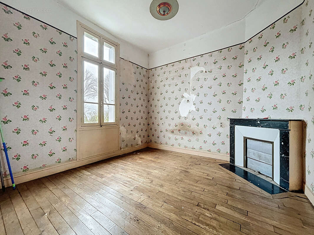 Maison à BRIGNAC-LA-PLAINE