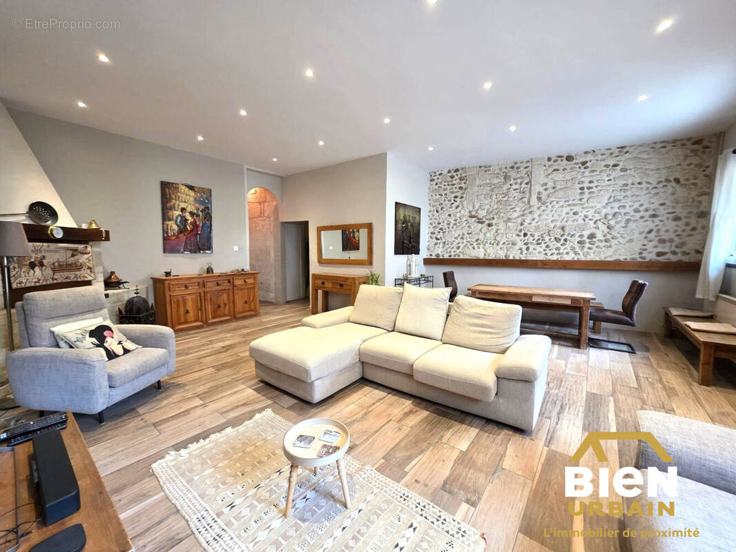 Maison à BELLEGARDE