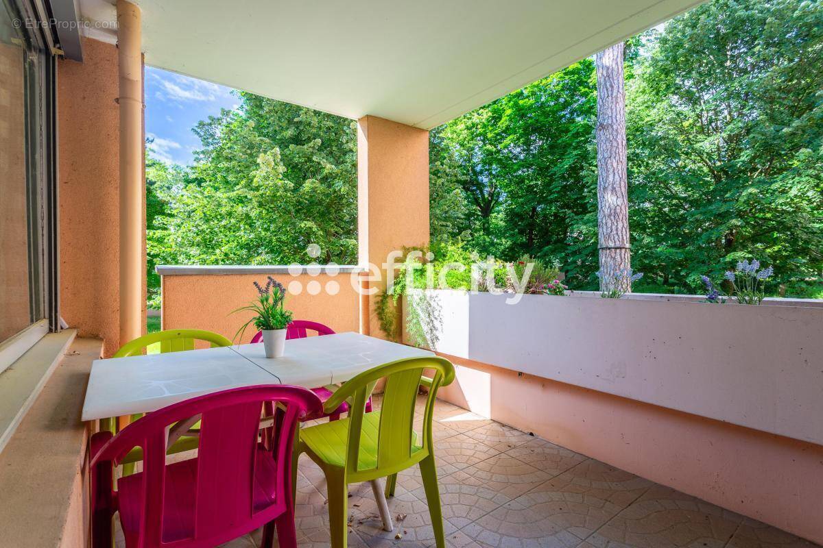 Appartement à SAINT-GENIS-LAVAL
