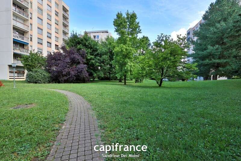 Appartement à SAINT-GENIS-LAVAL