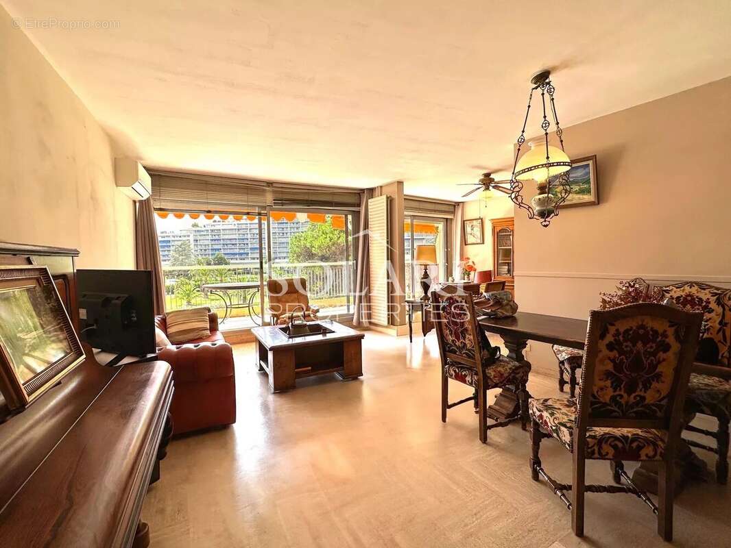 Appartement à MANDELIEU-LA-NAPOULE