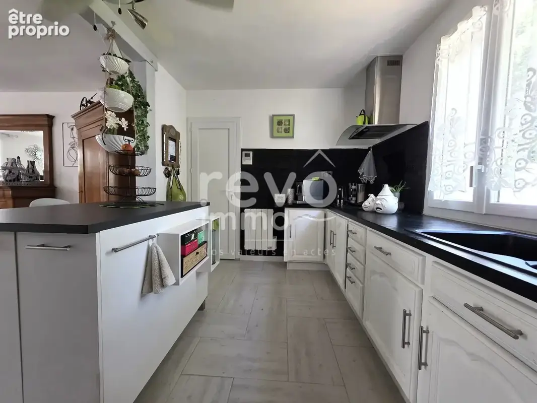 GENESTON 44140  Maison de plain-pied familiale de 176 m² - photo 3