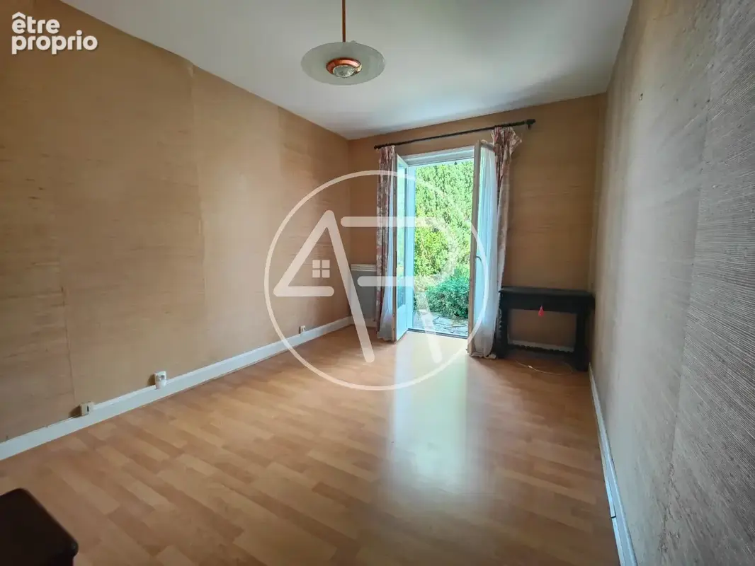 Belle maison familiale de plain-pied avec jardin arboré de plus de 1 000 m2 - photo 7