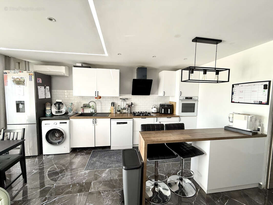 Appartement à CARROS