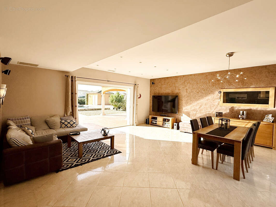 Maison à NISSAN-LEZ-ENSERUNE