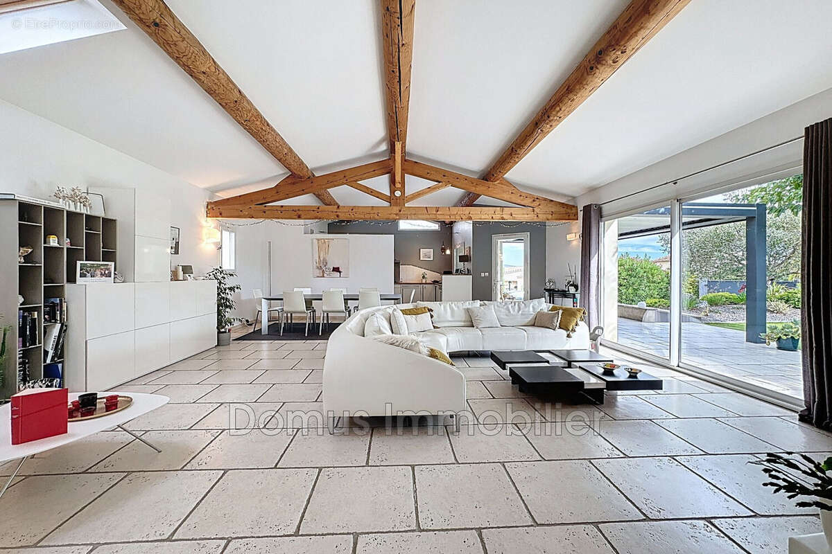 Maison à SAINT-SATURNIN-LES-AVIGNON