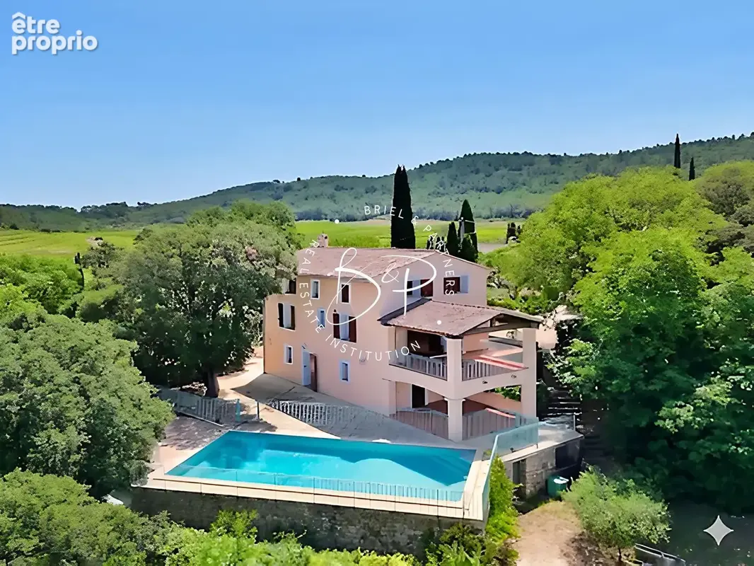 CARCES à VENDRE Bastide et bergerie en pierre au coeur d'un hameau provençal  4 chambres piscine garage sur  3300 m² de terrain  - photo 5