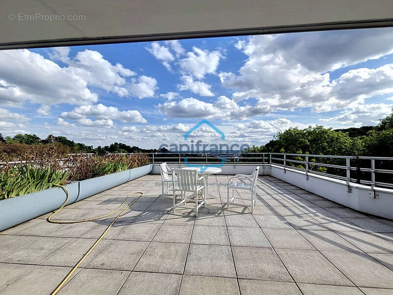 Appartement à MONT-SAINT-AIGNAN