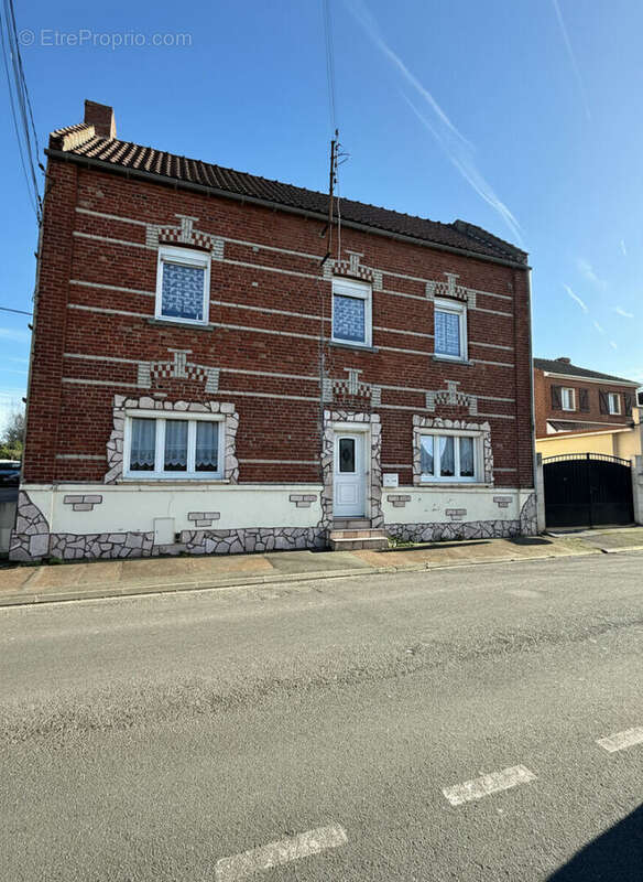 Maison à MONTIGNY-EN-GOHELLE