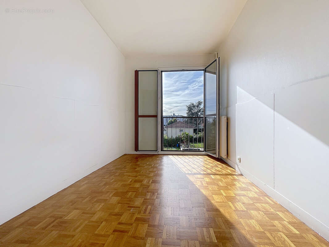 Appartement à SAINT-GENEST-LERPT