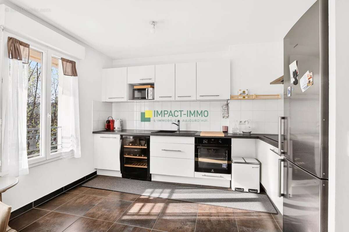 Appartement à LA GARENNE-COLOMBES