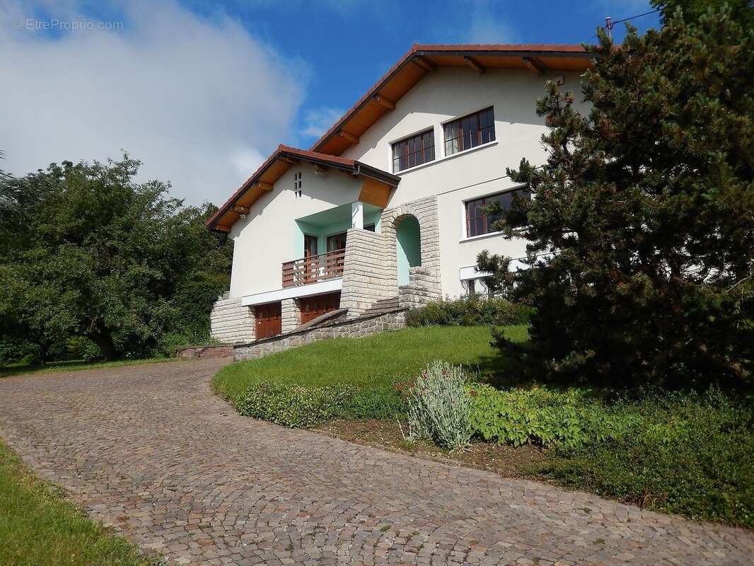 Propriété à vendre à Vétraz-Monthoux - Maison à VETRAZ-MONTHOUX