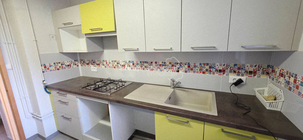 Appartement à BAGNOLS-SUR-CEZE