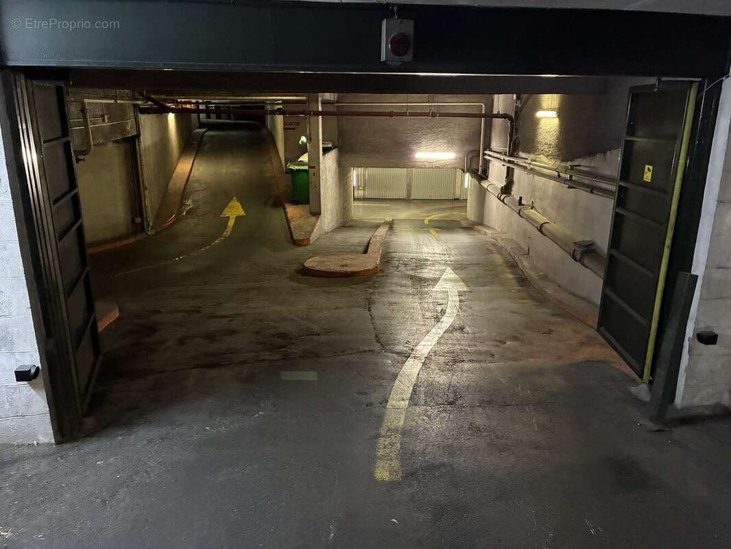 Parking à PARIS-14E