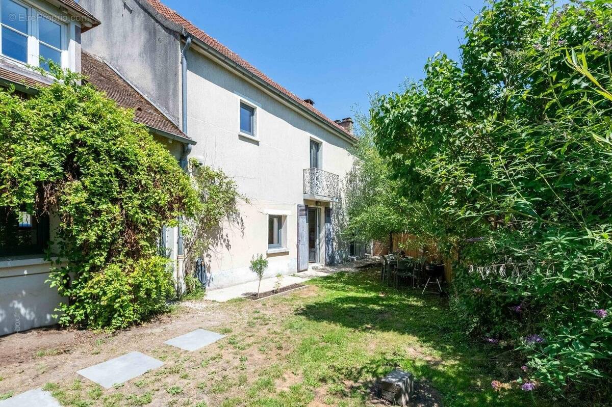 Maison à DAMPIERRE-EN-YVELINES