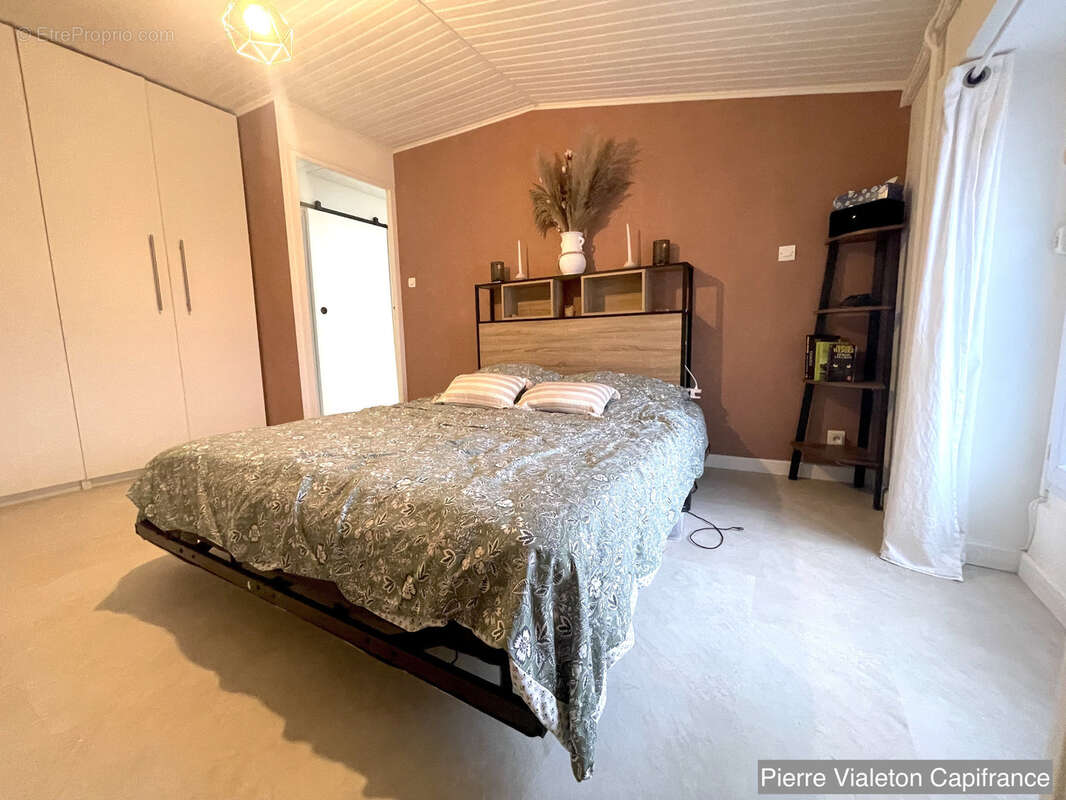 SAINT-CHAMOND- duplex familial lumineux - 103,43m2 loi Carrez (109,70m2 au sol )- 3 chambres -balcon - photo 2