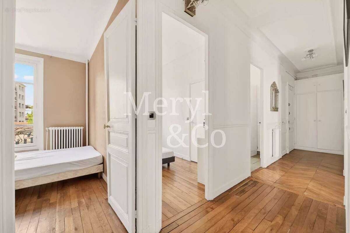 Appartement à PARIS-16E