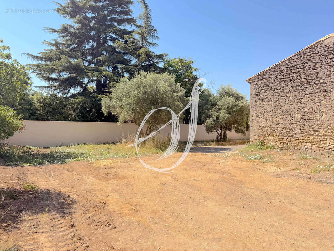 Chai à réhabiliter sur 800 m2 de terrain au coeur de Pignan - photo 2