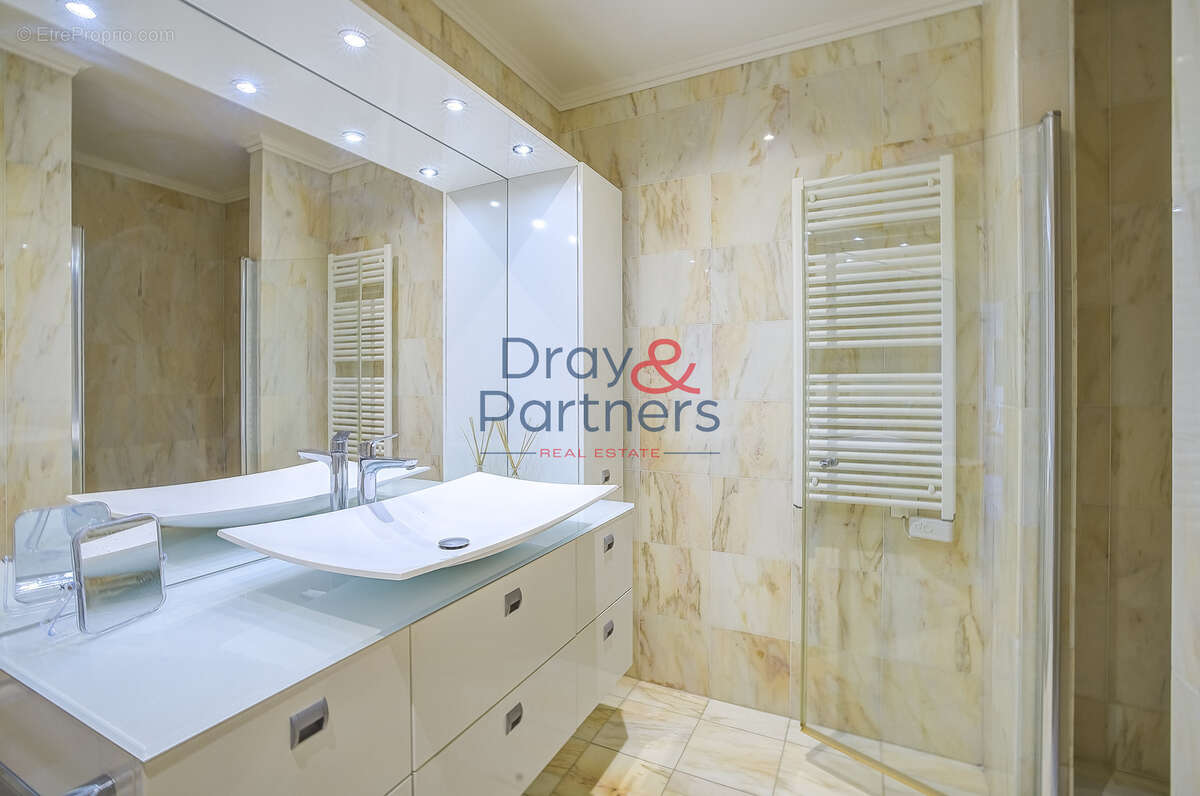 Appartement à ROQUEBRUNE-CAP-MARTIN