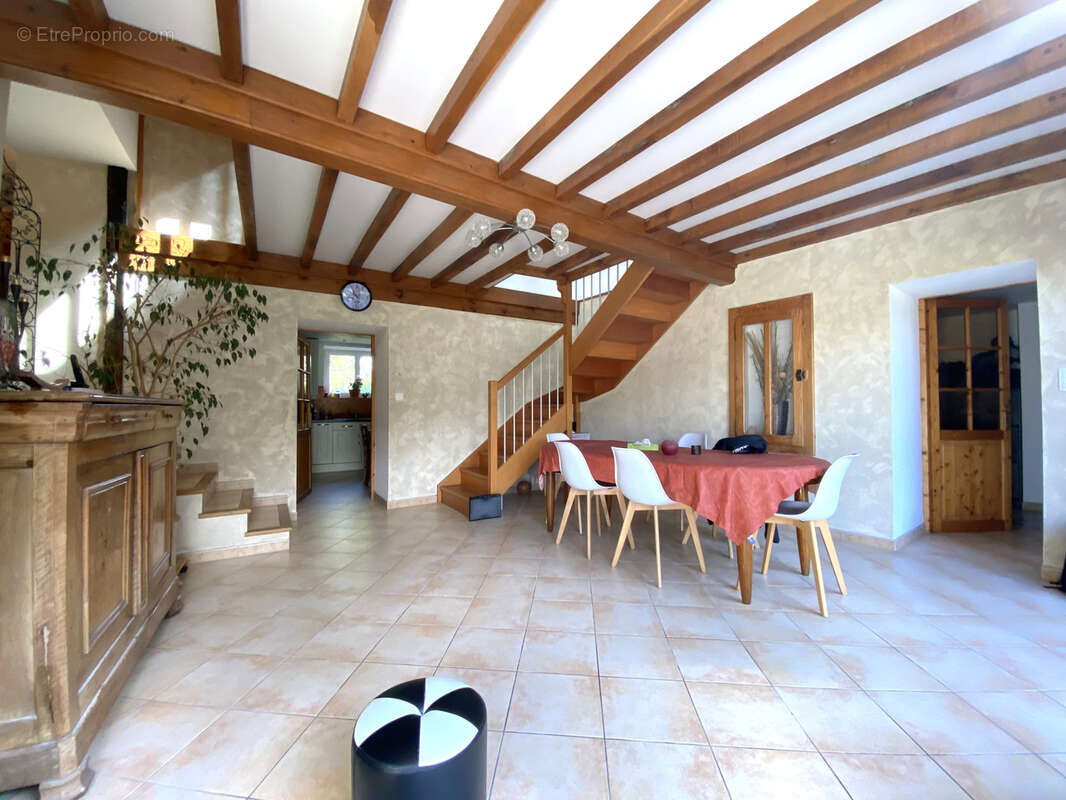 Maison à MONTROMANT