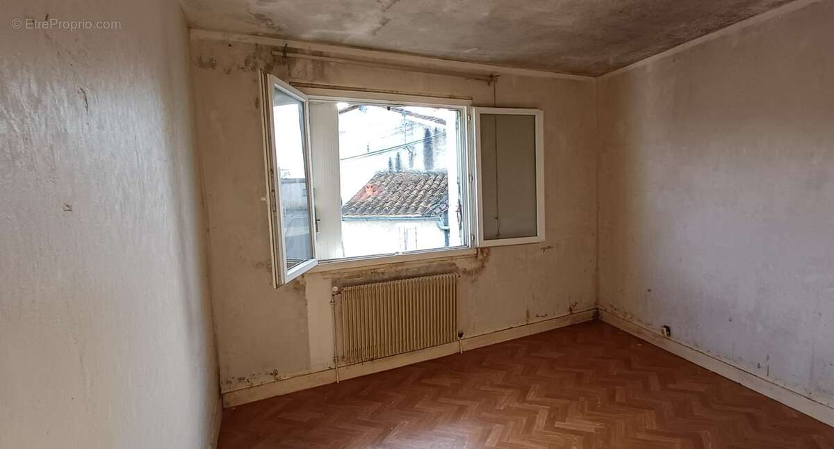 Maison à vendre 3 pièces  (16 ST MICHEL) avec 1 étage et 1 garage. Avec 2 chambres - photo 8