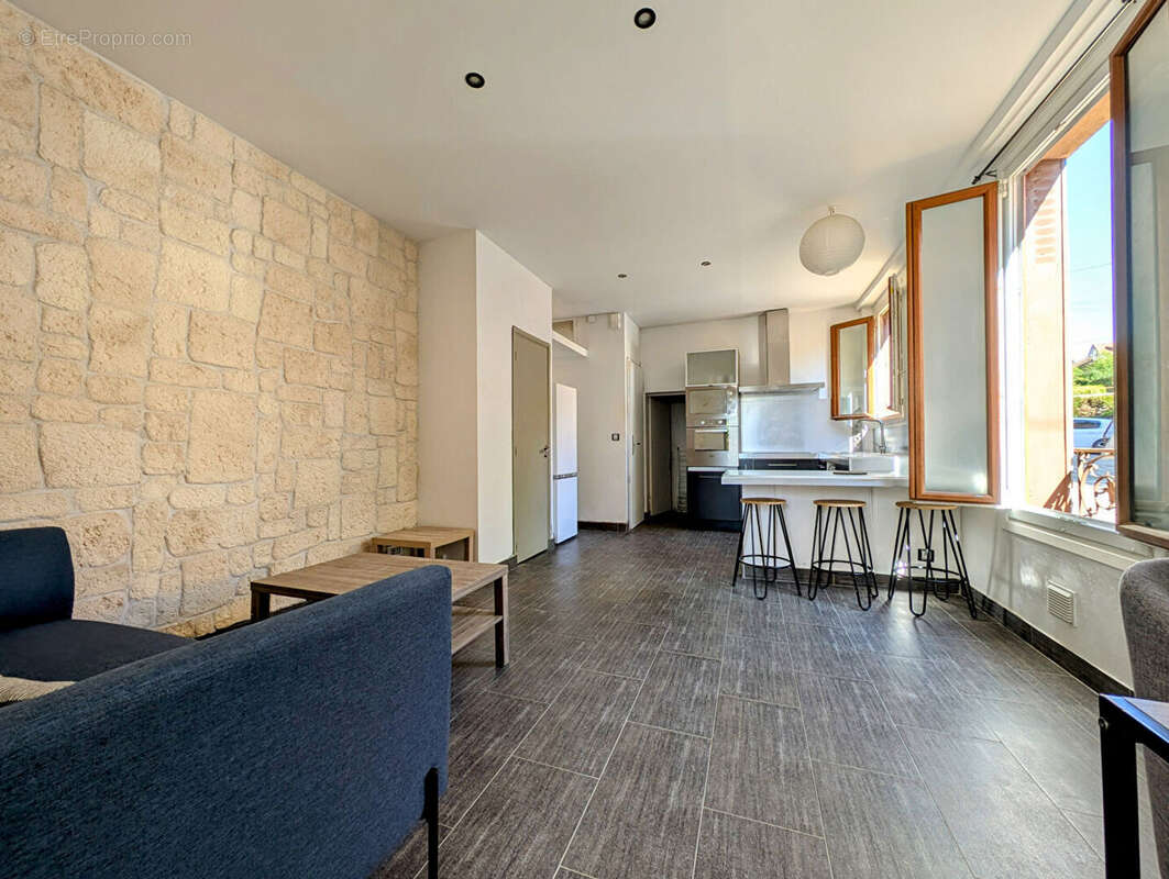 Appartement à LE MESNIL-LE-ROI
