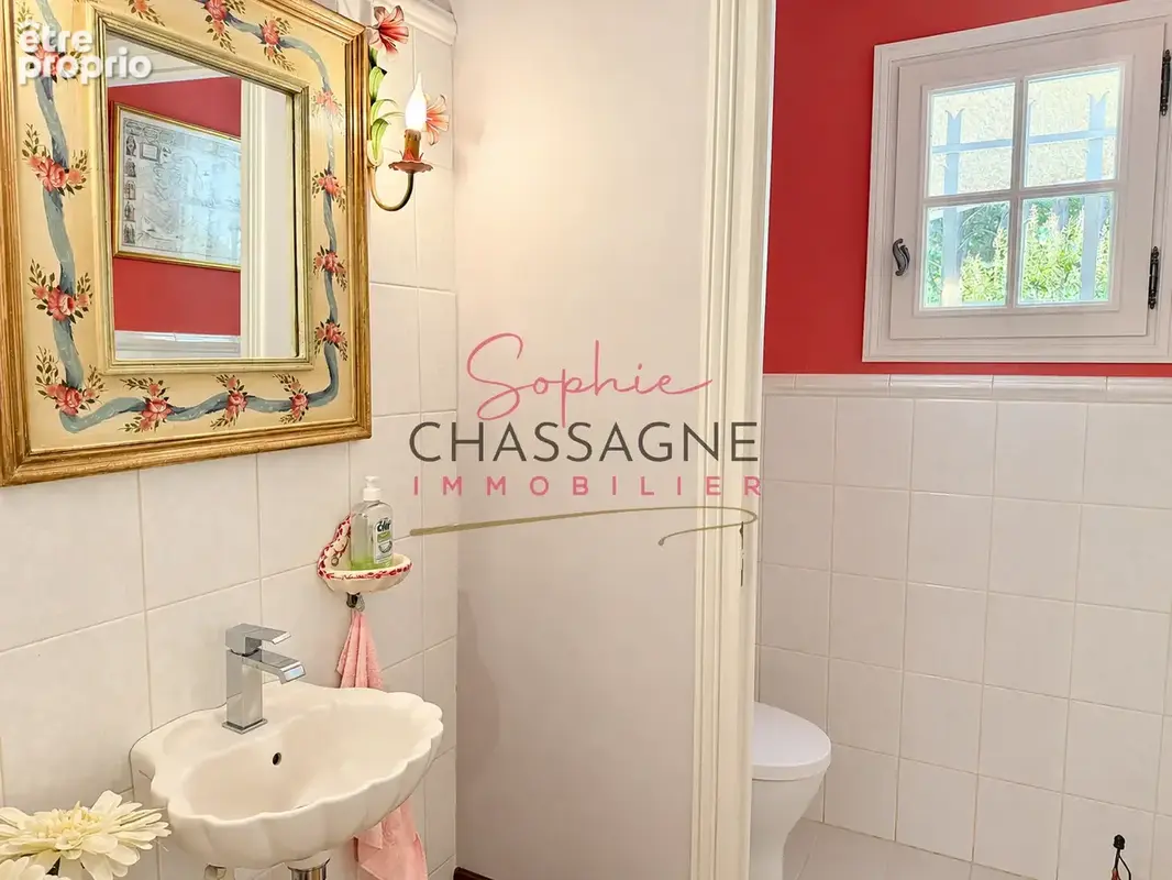 À Grézillac, maison de 145 m2 élevée sur sous-sol, implantée sur un terrain clos de 2 826 m2. - photo 11