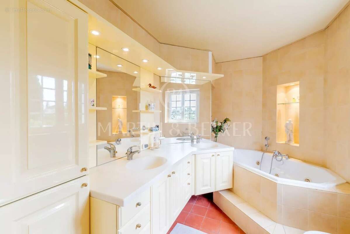 Maison à MOUGINS