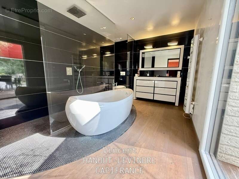 Maison à vendre 9 pièces BAZOGES EN PAILLERS (85) - photo 19