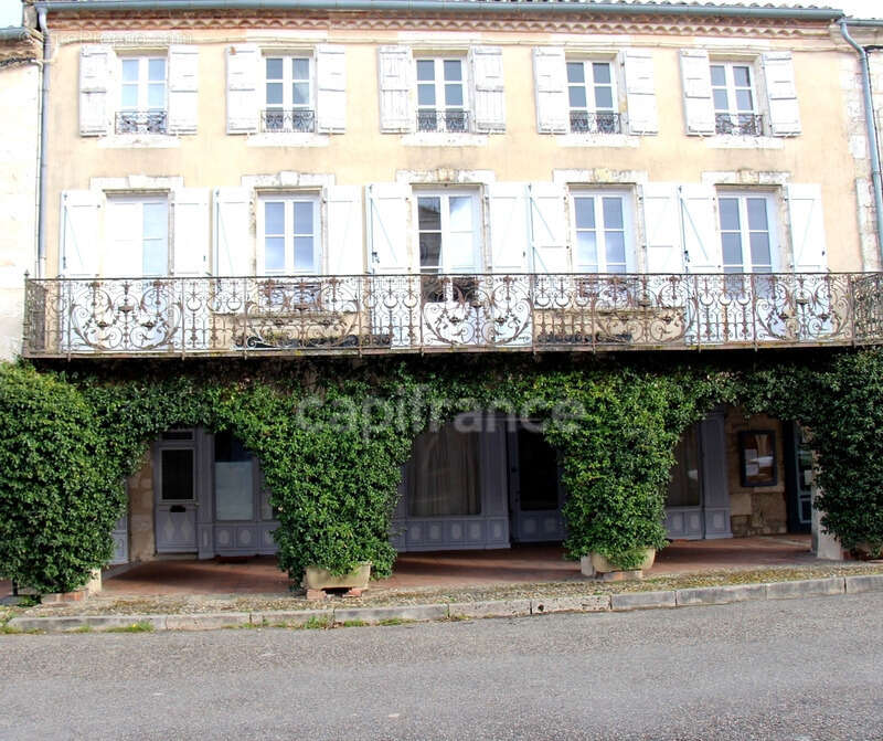 Maison à SAINT-CLAR