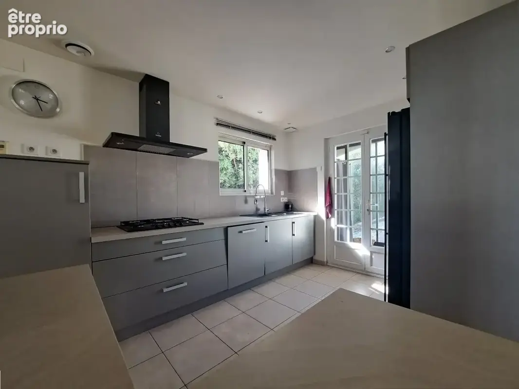 Maison avec 2 appartements et dépendance sur un terrain avec piscine - photo 5
