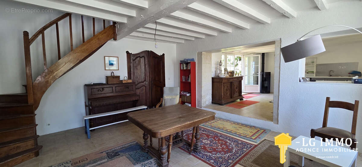Maison Charentaise  - 141 m2, 2 chambres, dépendances - photo 10
